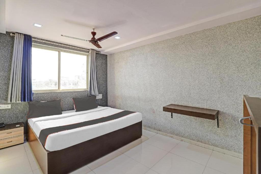 Hotel Mayura, Ankleshwar Dış mekan fotoğraf