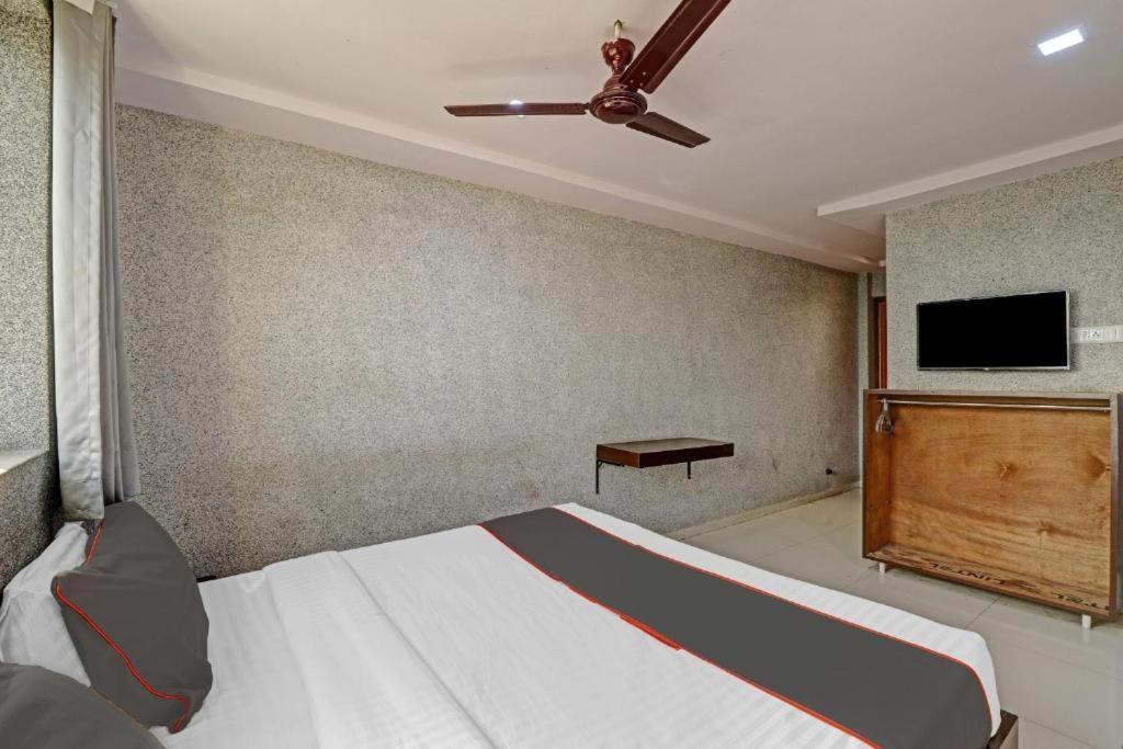 Hotel Mayura, Ankleshwar Dış mekan fotoğraf